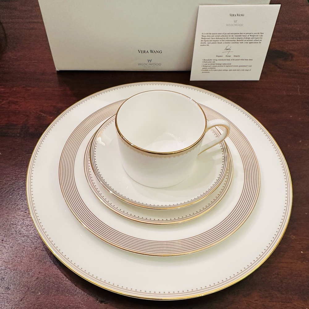 Vera Wang Wedgwood Grosgrain White and Gold Dinnerware Collection - Picture 2 of 5